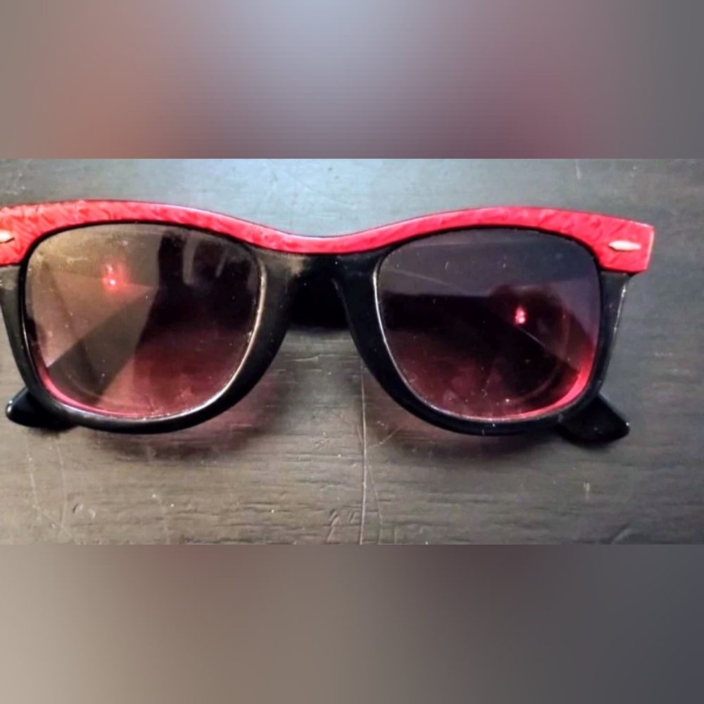 Ray-Ban Classic Black and Red Wayfarer Sunglasses